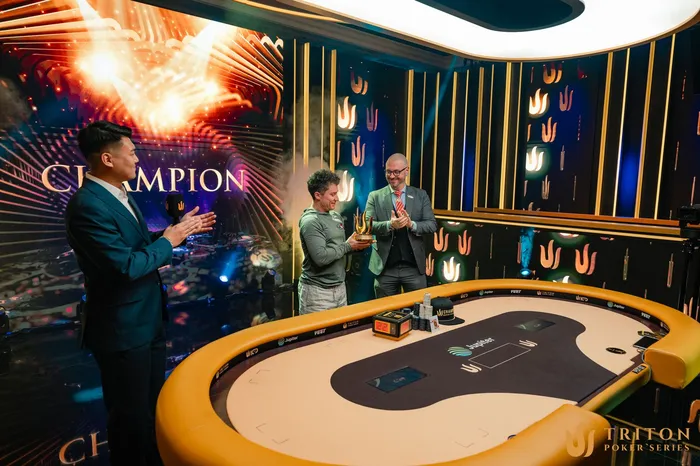 Dan Dvoress collecting his Triton SHRS Jeju trophy from Luca Vivaldi