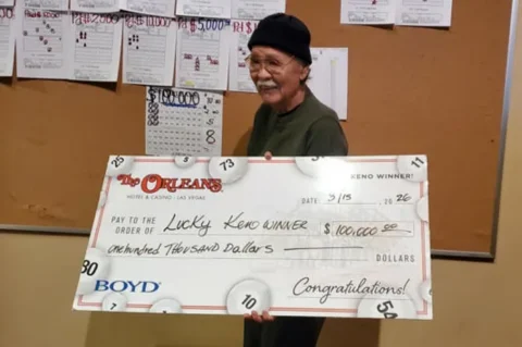 Hawaiian Man Turns  Bet Into 0,000 as Two Las Vegas Jackpots Hit