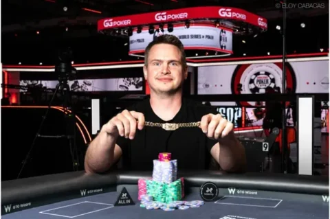 Unstoppable Hubbard Seals First Bracelet in ,500 No-Limit 2-7 Lowball Draw