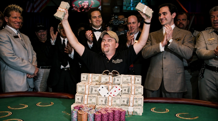 Chris Moneymaker celebrating his 2003 WSOP Main Event victory with $2.5 million in cash after qualifying through an $86 online satellite