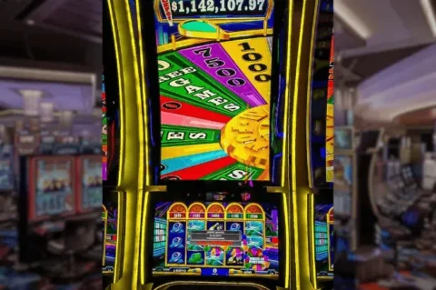 Vegas Airport Gambler Wins .3 Million Jackpot While Waiting for Flight