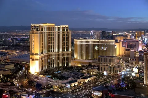 Las Vegas’ Venetian Poker Dealers Transition to Slide Dealing